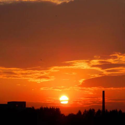 几度夕阳红,晚霞映天空！