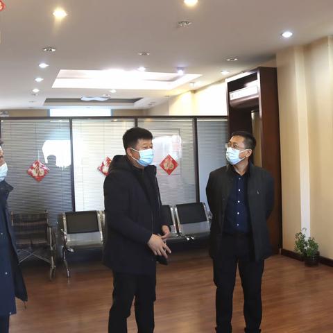 省行办公室孙海总经理、市行寇建伟行长一行到通榆县支行围绕办公用房装修开展调研