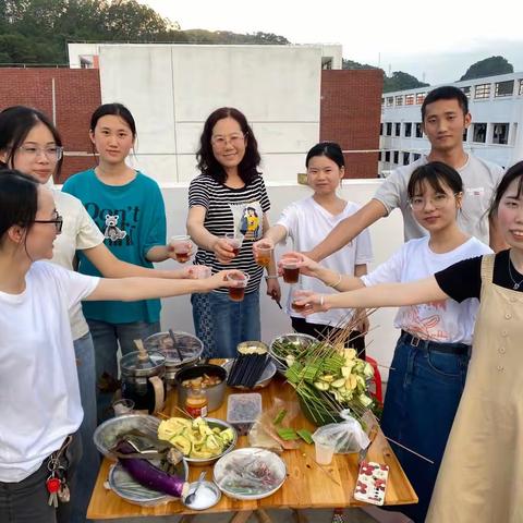 山水相逢，感恩相遇——来场欢乐的楼顶烧烤party吧！