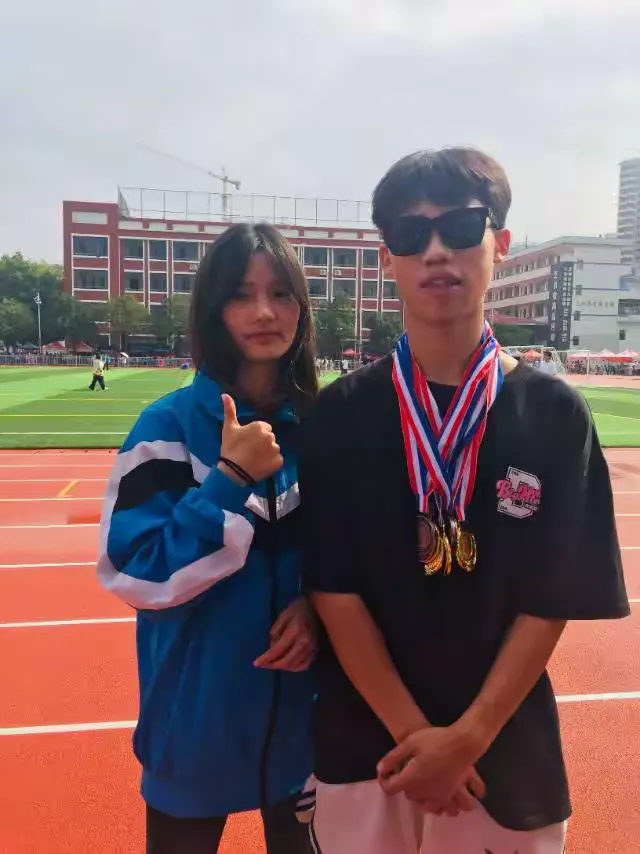 都安二高校运会