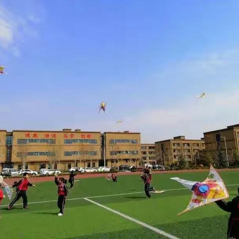 东风伴成长  春暖润心田——寿光现代双语学校一年级一班成长记实