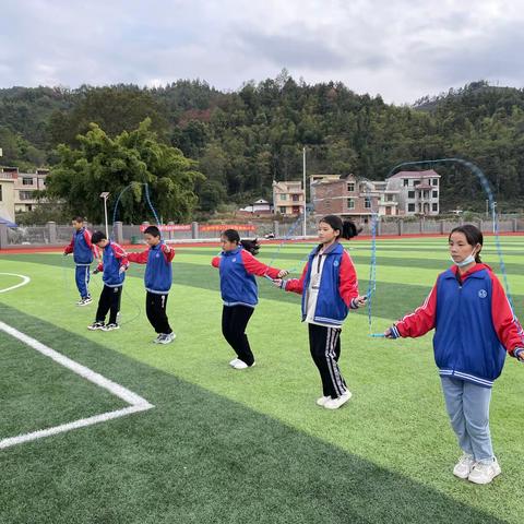 八年级体育——秋冬运动好时节！周末兴趣服务时刻