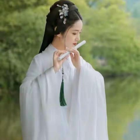《中正集》［绝恋辑］高台几度凭阑倚，未梦封侯频梦卿。
