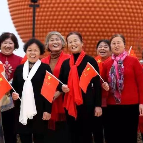 2022元旦知青合唱团、群星合唱团参加县文化馆高铁西站，拍摄学唱、传唱2022年主题歌曲《领航》群众歌咏活动。