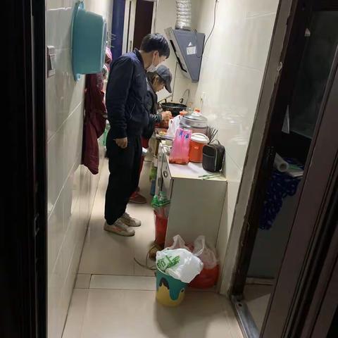【幸福社区】开展出租房消防安全夜查保平安行动