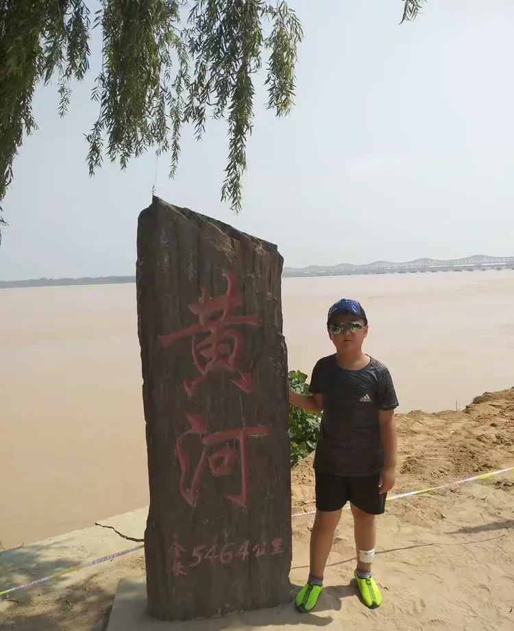 黄河又称母亲河，我国第二长河，全长5464公里，最后流入渤海。