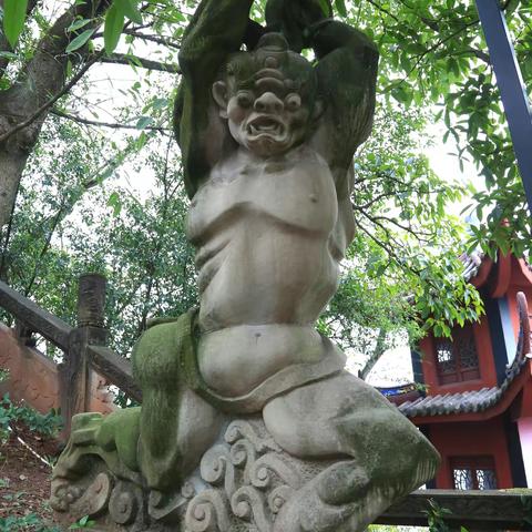 丰都“鬼门关”前的十六个鬼石刻