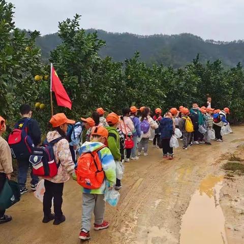 一场说走就走的秋天旅行，一路欢声笑语的小可爱—-记凤凰小学一（1）中队第一次研学活动