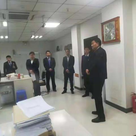 市办负责人卫龙奎莅临解放农商行督导整体移位检查工作