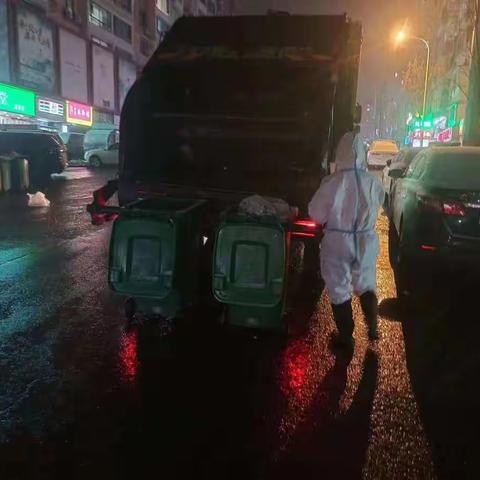 抗击疫情    环卫在行动