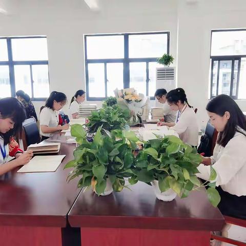 感悟师者初心 凝聚前行力量——区政府、区教育局、开发区管委会领导莅临慰问我校一线教师