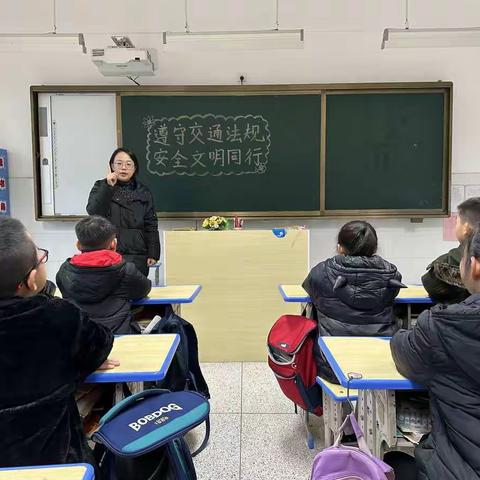 遵守交通法规 安全文明同行——赣州市文清路小学五（2）班中队志愿服务活动