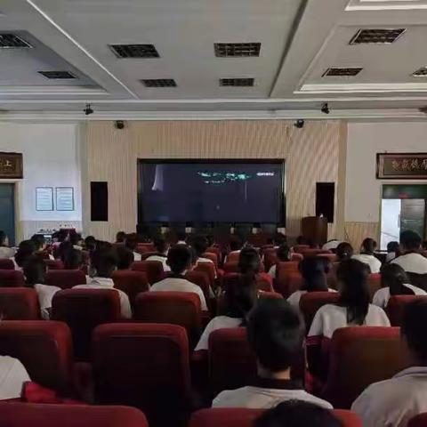 第四中学爱国主义教育系列活动～观看爱国主义影片