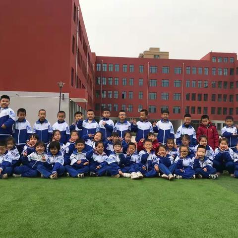 以“心”迎“新”—一（3）班庆新年系列活动之贺卡送祝福