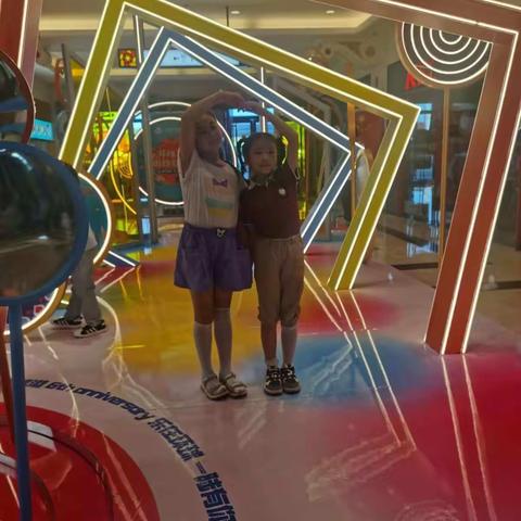 三(5)班戴诗柔的美篇。