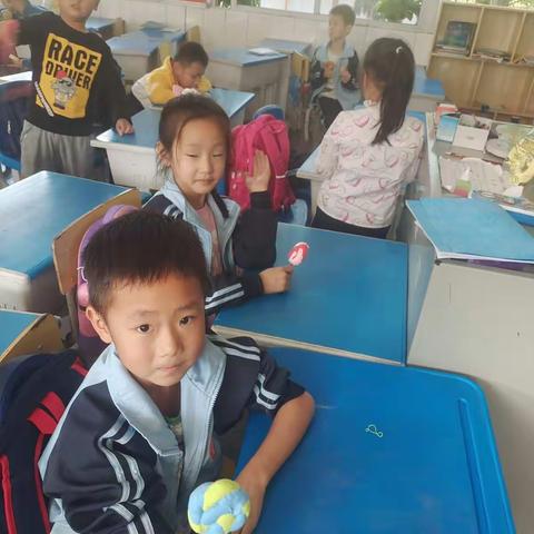 【徐家井小学】2022年下期社团活动－－1年级手工制作1班