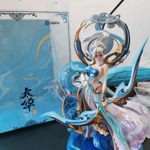 高达屹立于大地之上