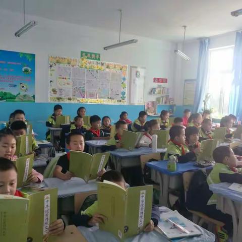 课上我们感受传统文化的魅力！课下我们体味生活的多彩！