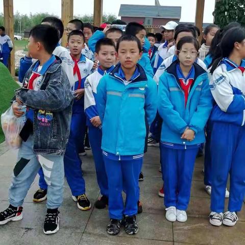 聆听窗外声音实践锻炼体质三小六（5）班庄凌艺