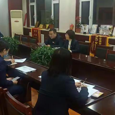 阳泉分行运行管理部党支部开展“学习先进、坚守初心、勇担使命”主题党日活动