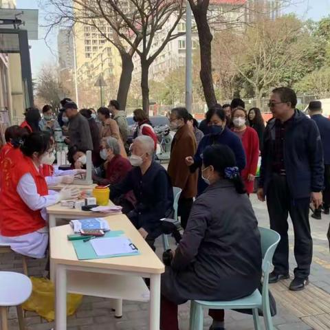 【新时代文明实践站】小寨路街道崇业社区“学雷锋健康义诊”