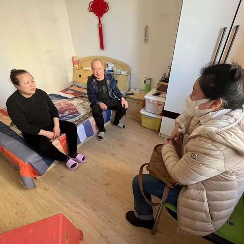 城乡路街道秀河湾社区开展学习雷锋，关爱困难老人活动