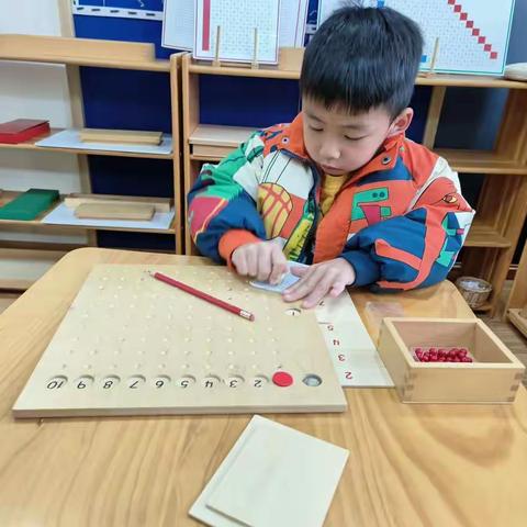 【蒙氏工作中的翡翠班】