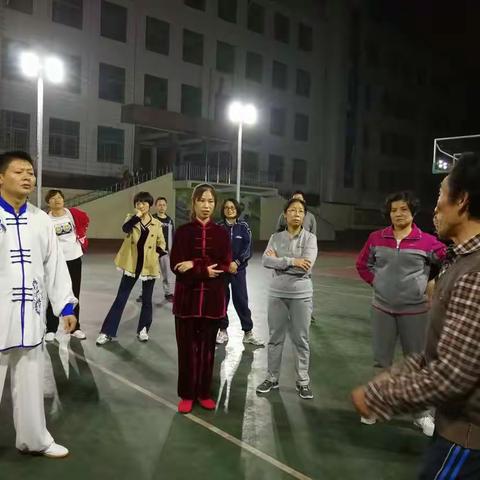 学员们第三天晚上学习场景