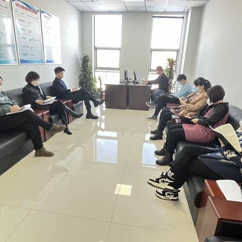 扎兰屯市发展研究中心传达市常委会第55次（扩大）会议精神