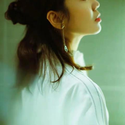 最美的三位军人出身的女星，是谁？