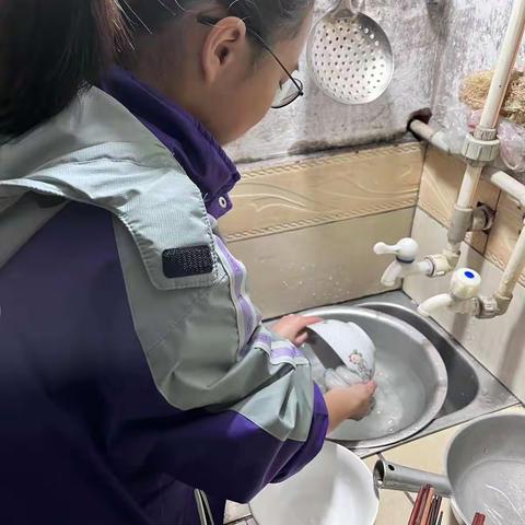 “逐劳动之光，扬时代之帆”----记南充高级中学临江校区初2022级5班李芝颖寒假社会实践活动