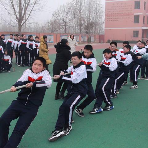 冬日激情暖校园 —— 精英学校七年级拔河比赛