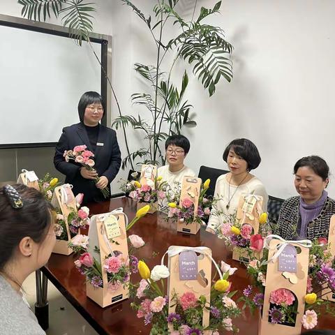 嵊州支行开展三八女神节活动，提升工行驿站品牌影响力。