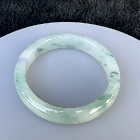 飘花翡翠手镯很美