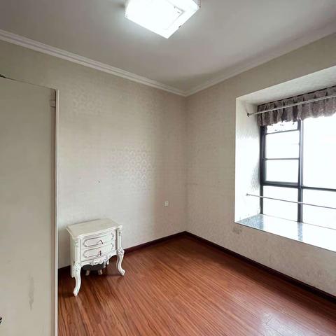 🌟51.8万，半岛龙湾，两室两厅一卫，产权67.精装修，全屋家具家电，拎包入住，房东装修20多万，老证61290