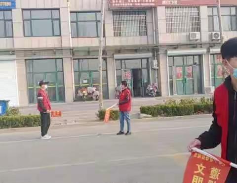 一路陪伴，为爱护航--五年级一班家长执勤