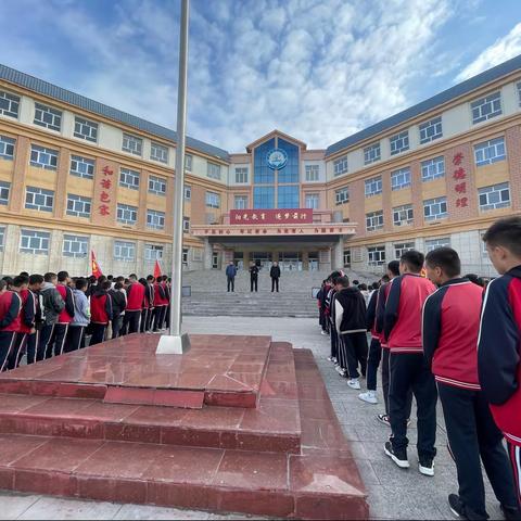 “手植春光，树美大地”—富蕴县第二中学开展植树节活动