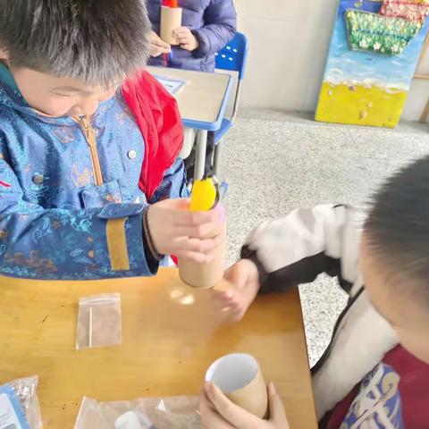 梅园小学二年级班STEM主题课程剪影《神秘的月海》