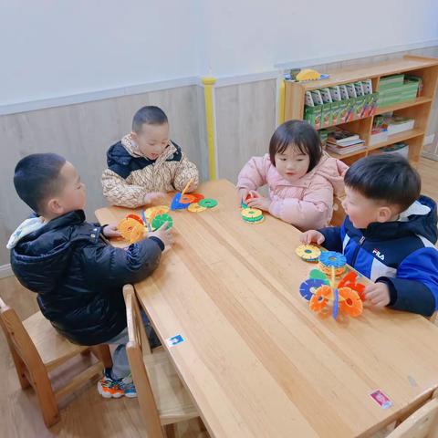 晨玺幼儿园小二班2月24日班级日志