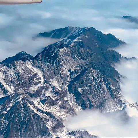 西藏林芝行-今年4月上海发生疫情，整个月份被封控在家，自然想起去年4月的林芝行，真是一次放飞心情的旅程。