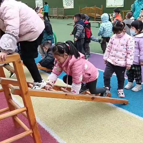 启蒙幼儿园：🌈美好的一周幼儿园生活结束了！快乐是如此简单，你们负责快乐成长🎈🎈我负责记录美好瞬间