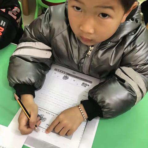 童画幼儿园大班宝贝的一周日常