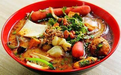 探店齁逼多，真假学生说，学校食堂麻辣烫，两个字，“好吃”！