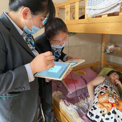 病人卧床行动难， “移动银行”上门服务暖人心