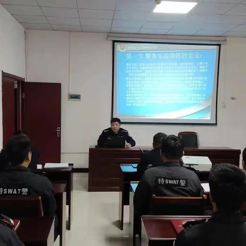 “巡特警大队积极开展警务技能学习”