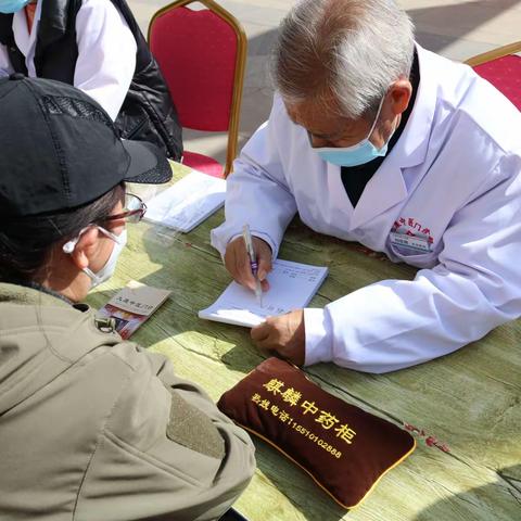 学雷锋送健康 中医义诊进社区