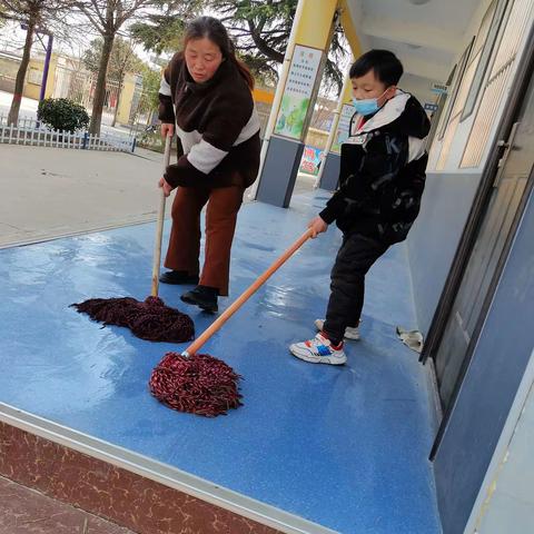 校园大扫除  师生在行动——桃沟小学大扫除活动纪实