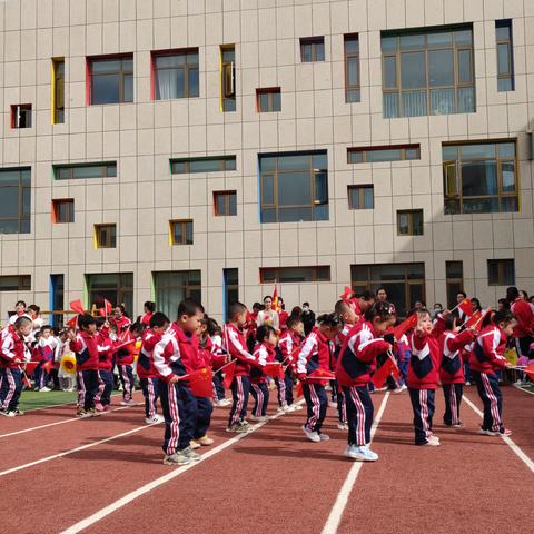 敦煌市幼儿园小三班不输家庭教育落地式学习第二小组《不要把我变成你期待的样子》分享