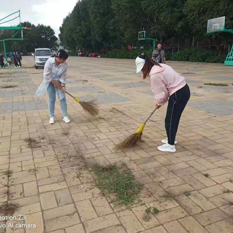 劳动最光荣——宝日希勒小学三年一班家长到校义务劳动