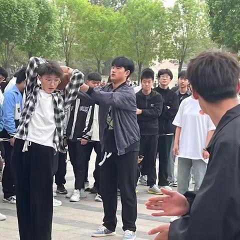 河南经贸信息技术系校企专班趣味运动会